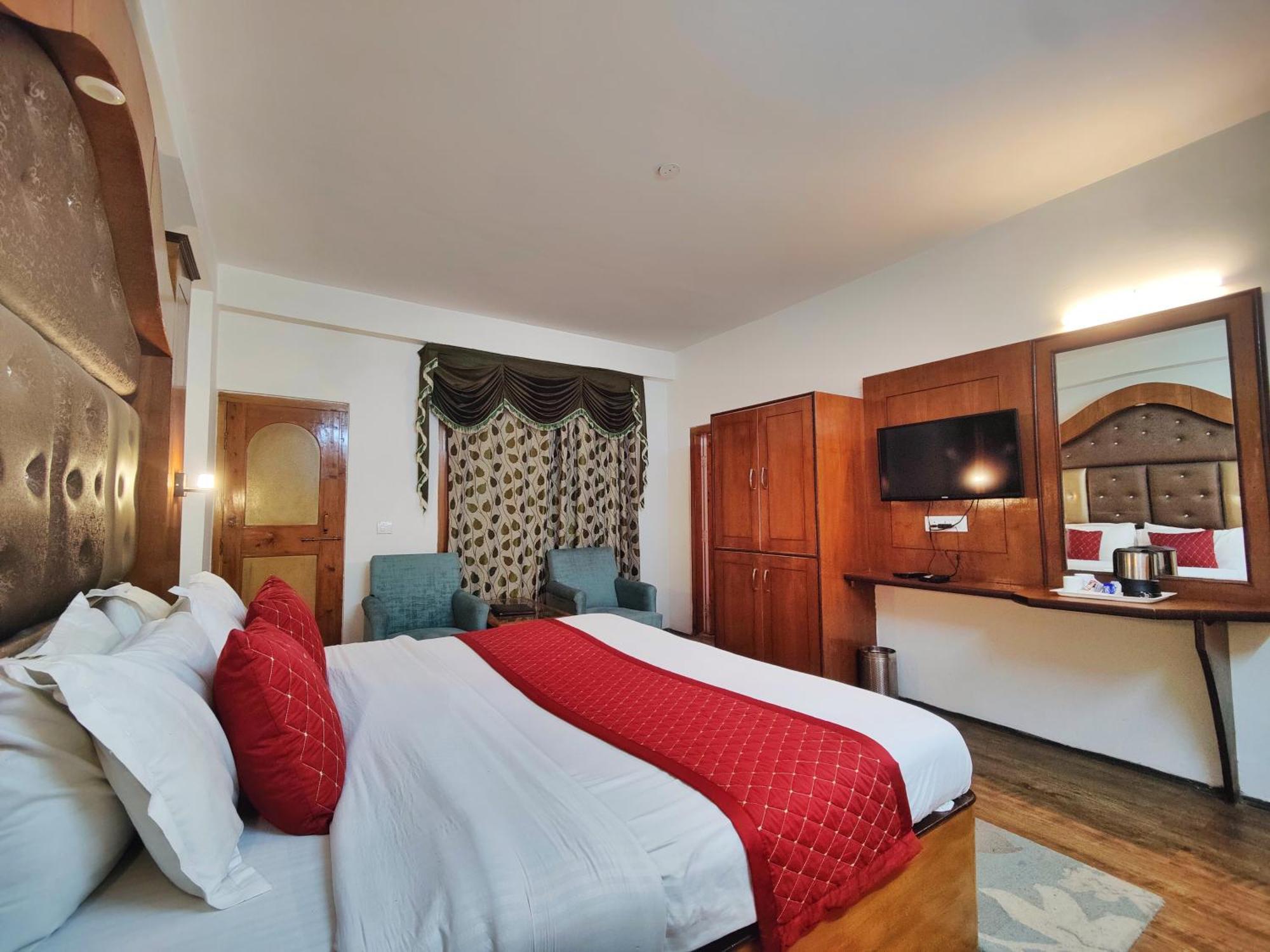 Surya International Hotel Manali Near Mall Road Екстер'єр фото