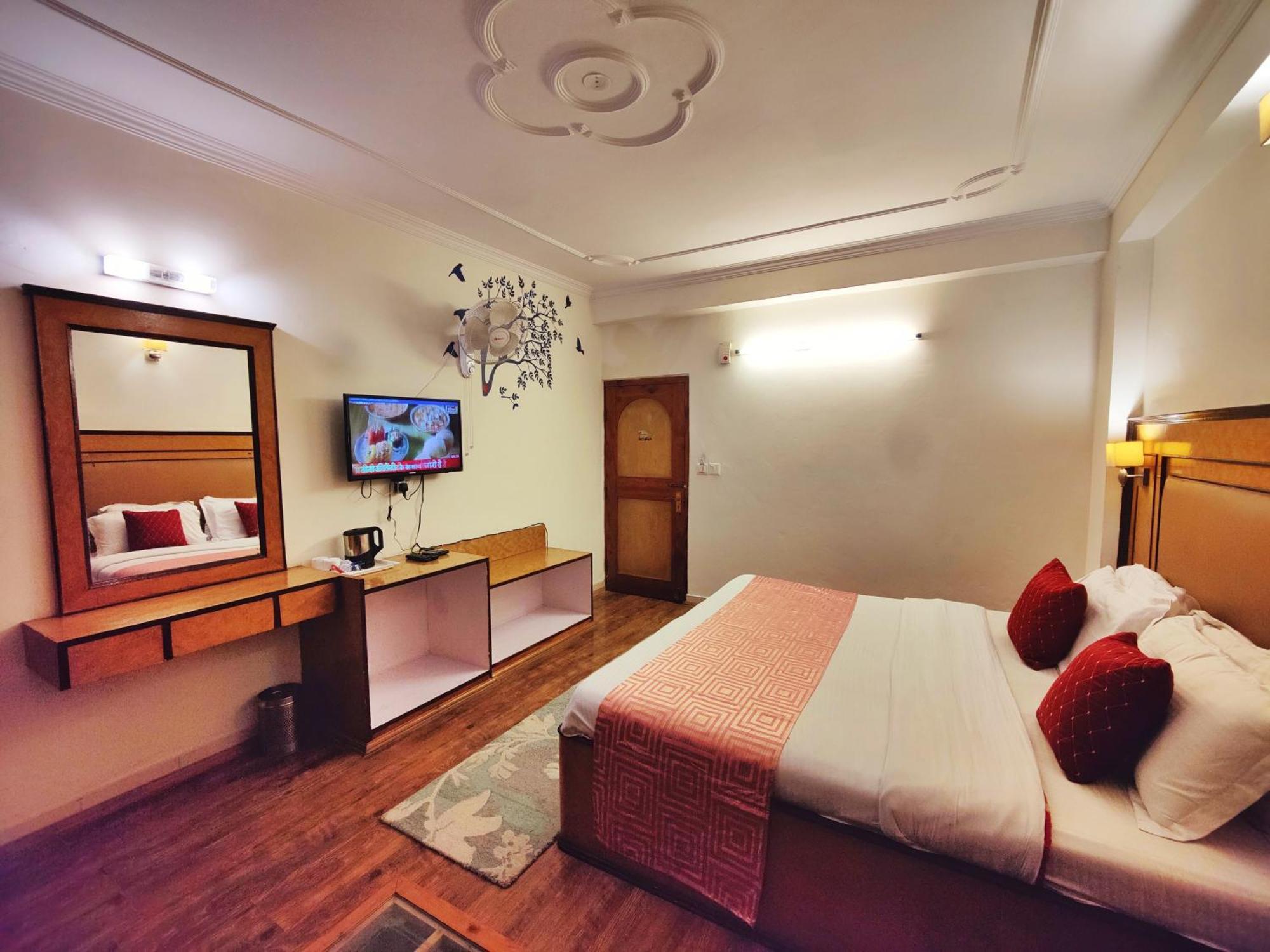 Surya International Hotel Manali Near Mall Road Екстер'єр фото