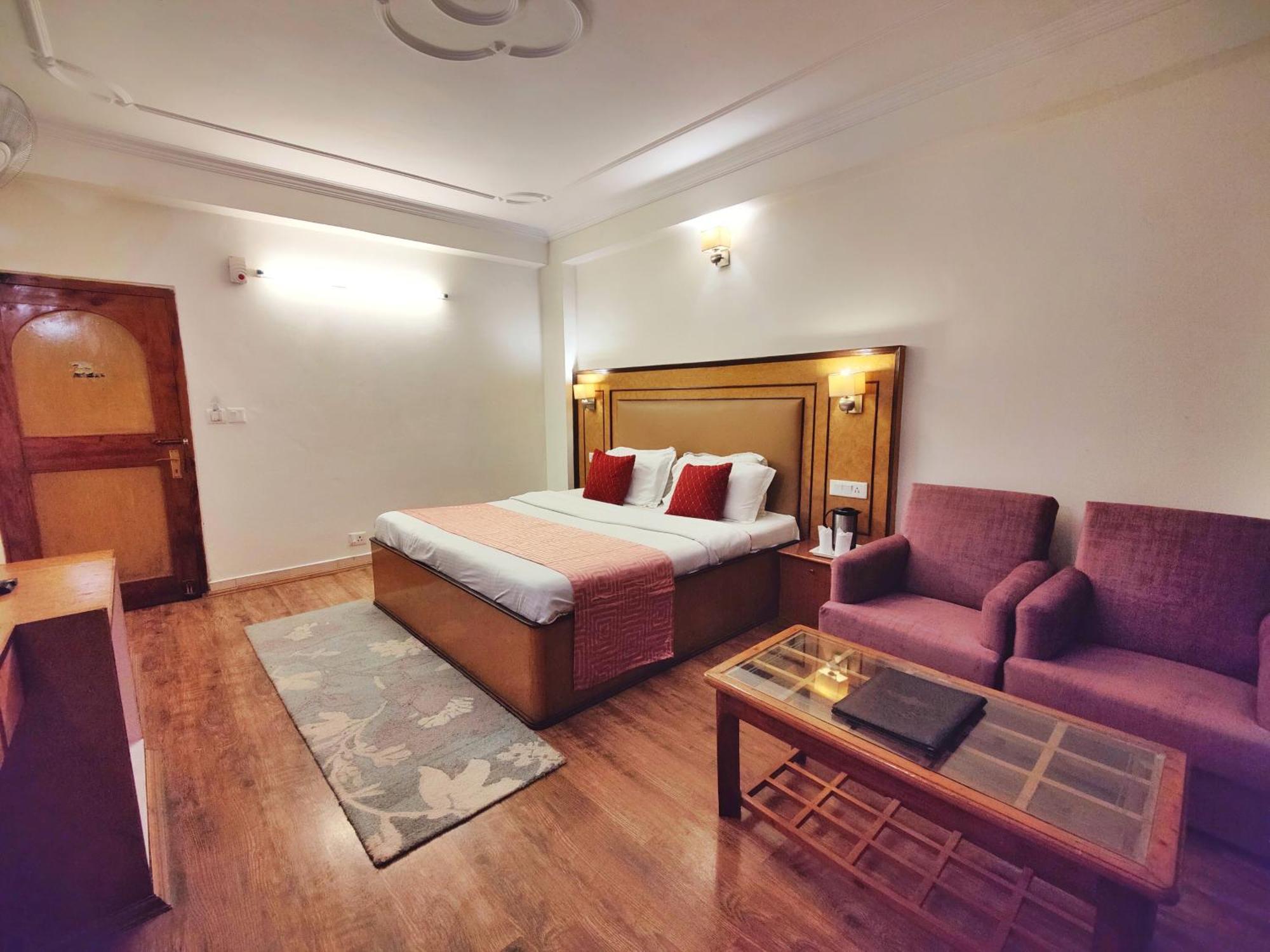 Surya International Hotel Manali Near Mall Road Екстер'єр фото