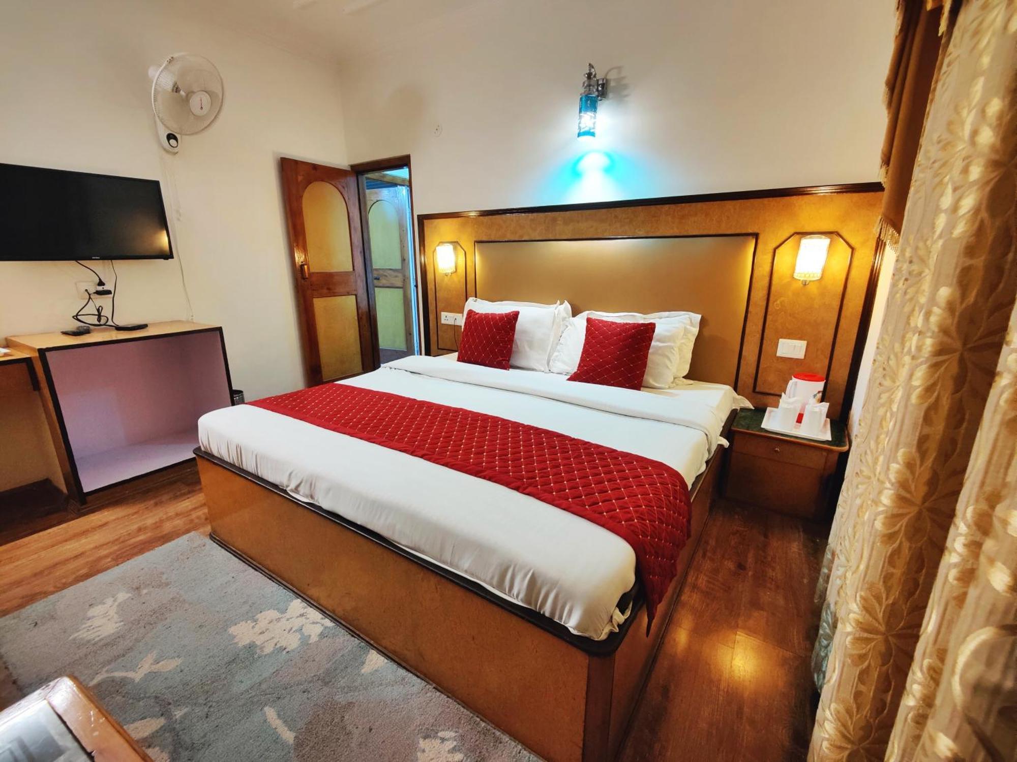 Surya International Hotel Manali Near Mall Road Екстер'єр фото