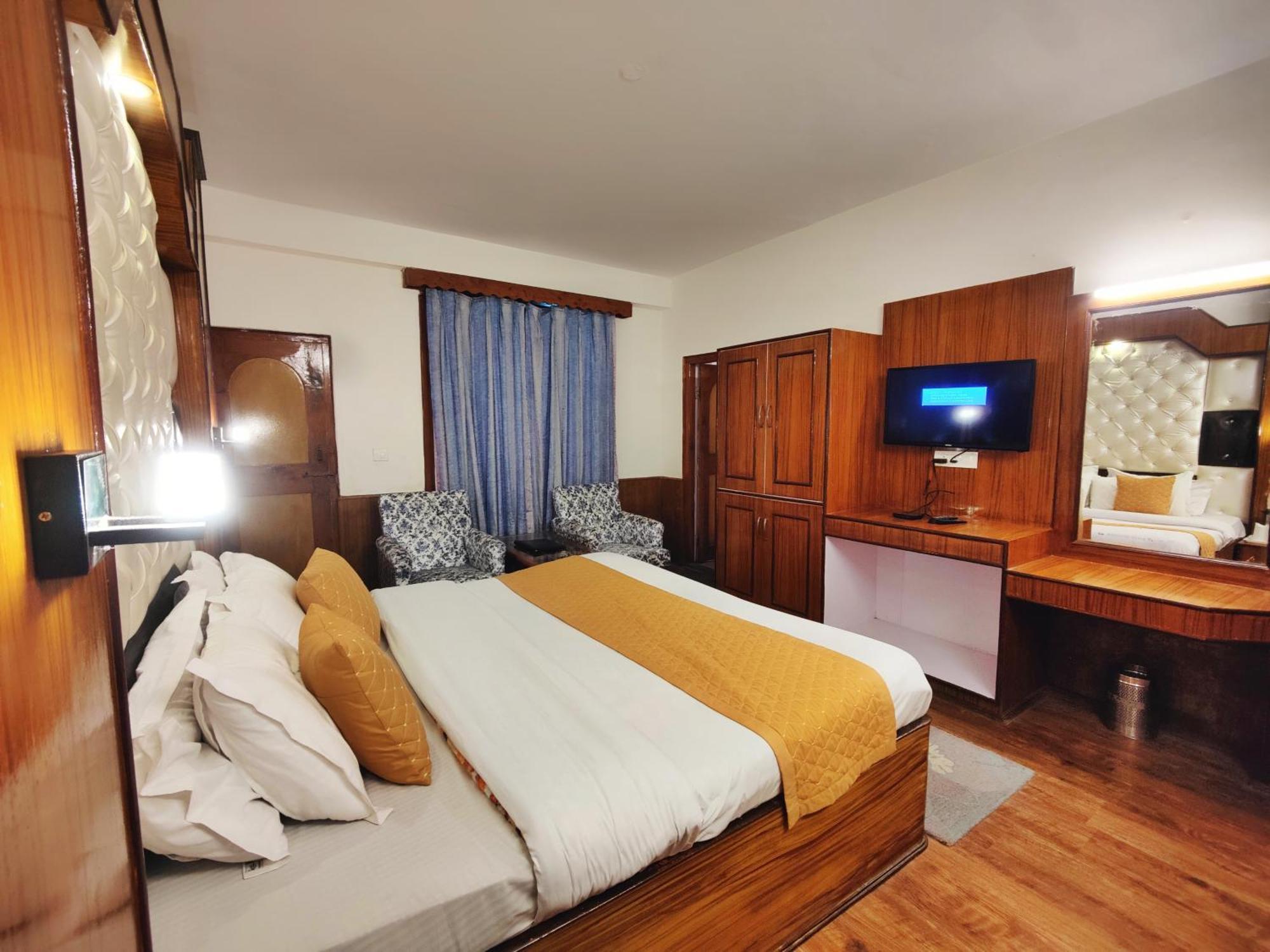 Surya International Hotel Manali Near Mall Road Екстер'єр фото