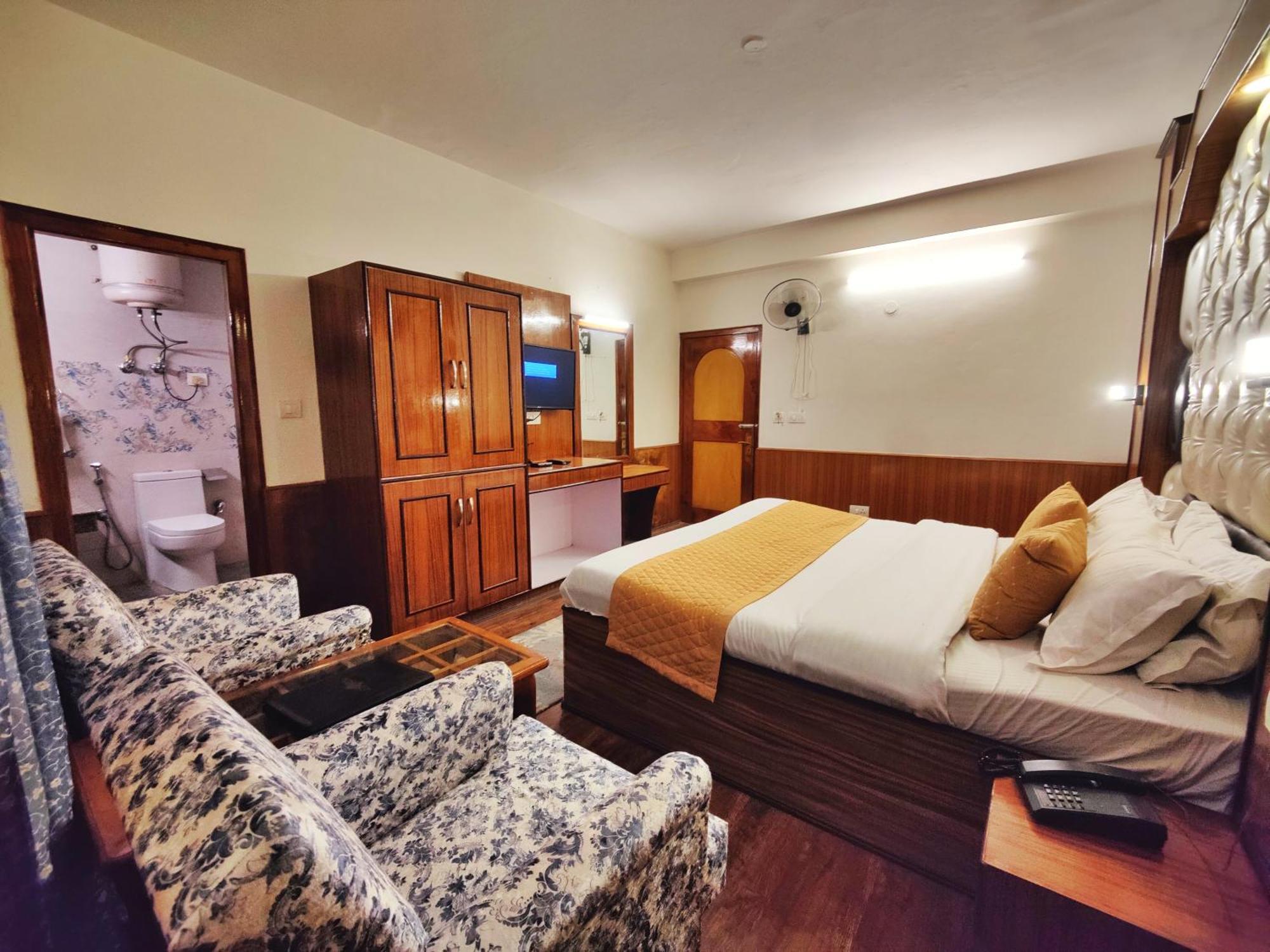 Surya International Hotel Manali Near Mall Road Екстер'єр фото