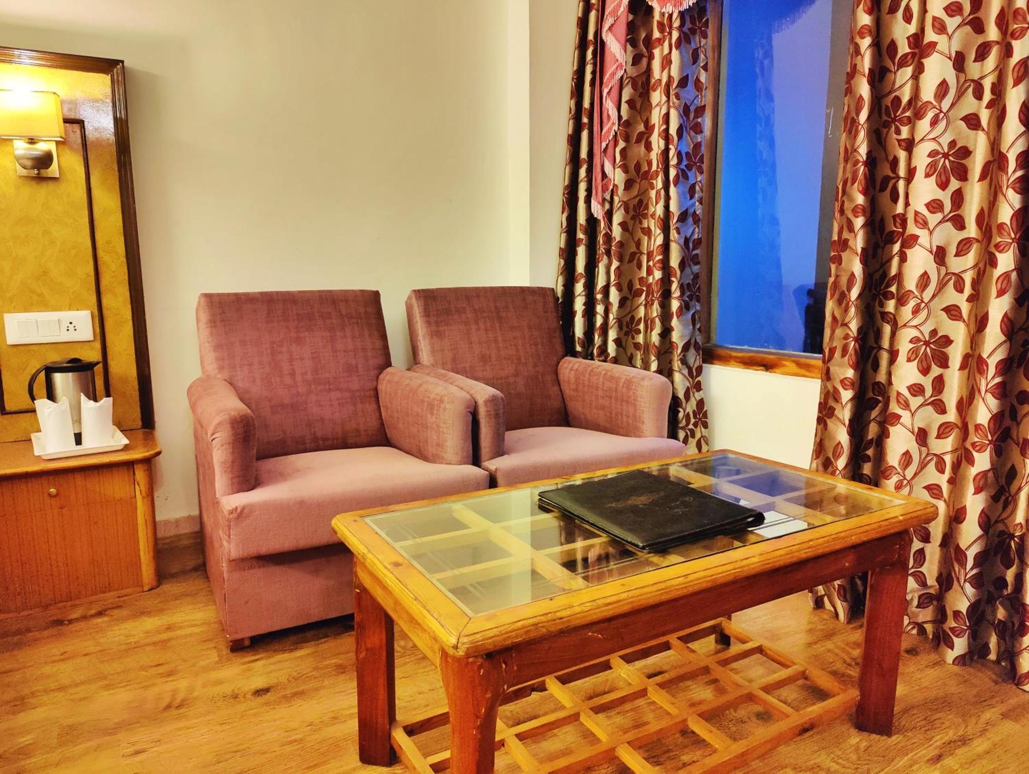 Surya International Hotel Manali Near Mall Road Екстер'єр фото