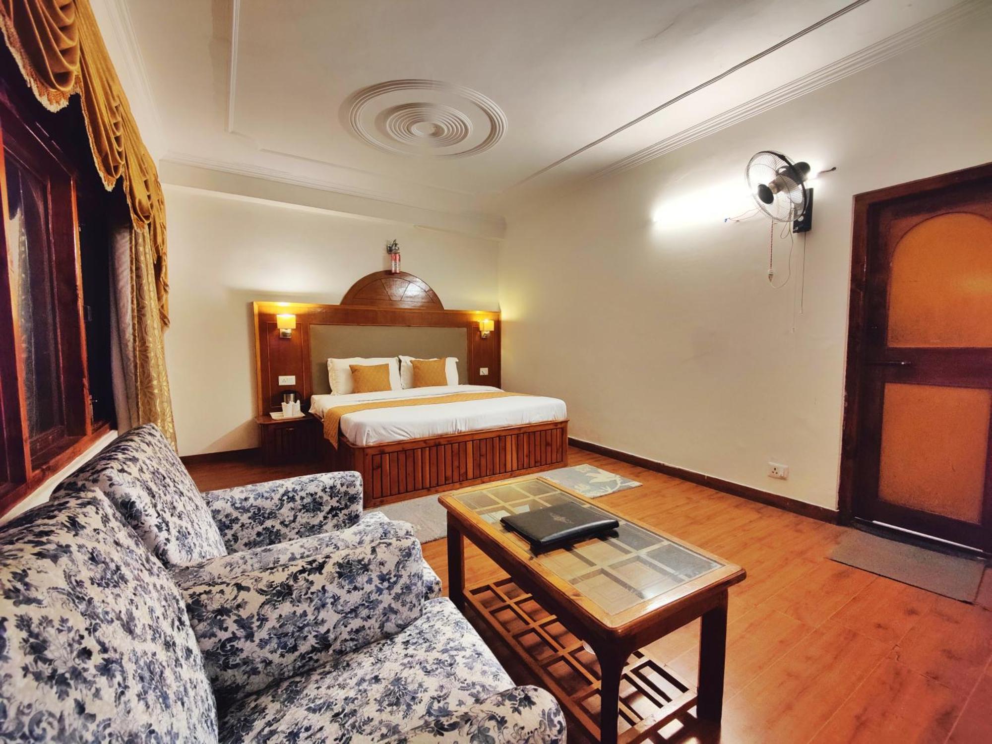 Surya International Hotel Manali Near Mall Road Екстер'єр фото
