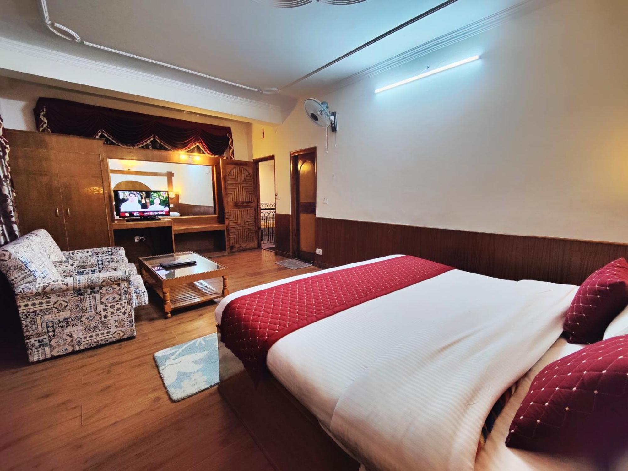 Surya International Hotel Manali Near Mall Road Екстер'єр фото