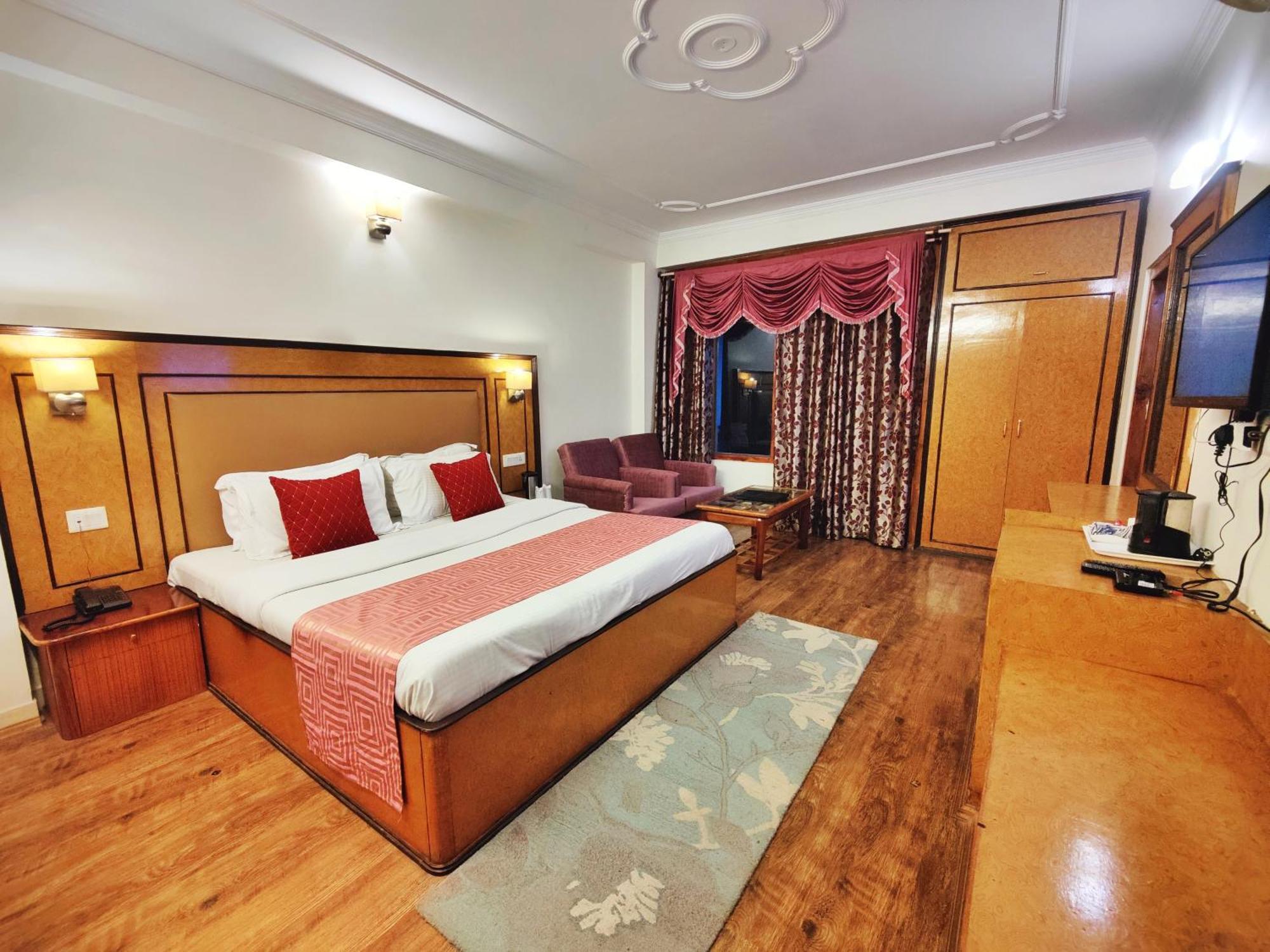 Surya International Hotel Manali Near Mall Road Екстер'єр фото