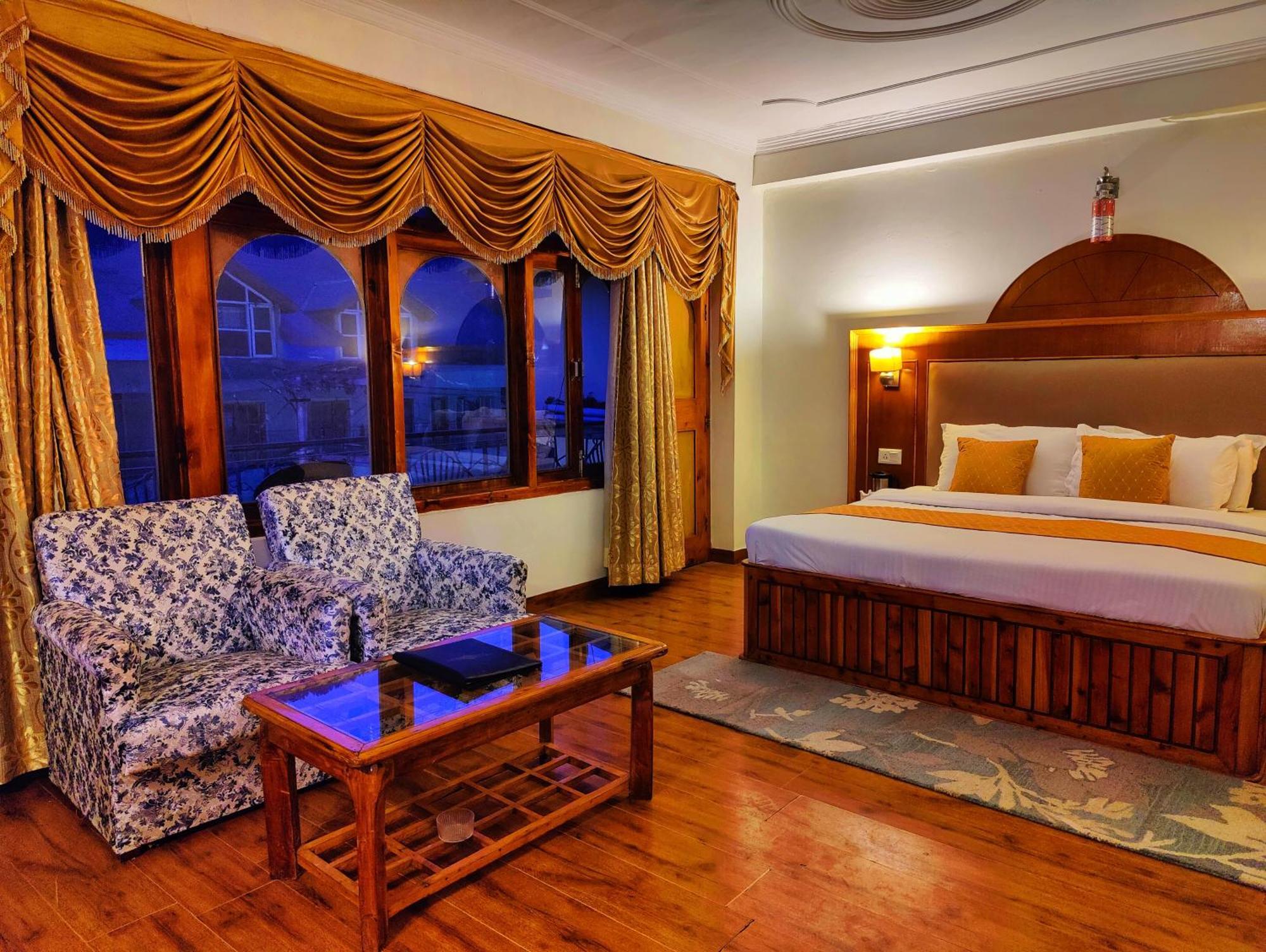 Surya International Hotel Manali Near Mall Road Екстер'єр фото
