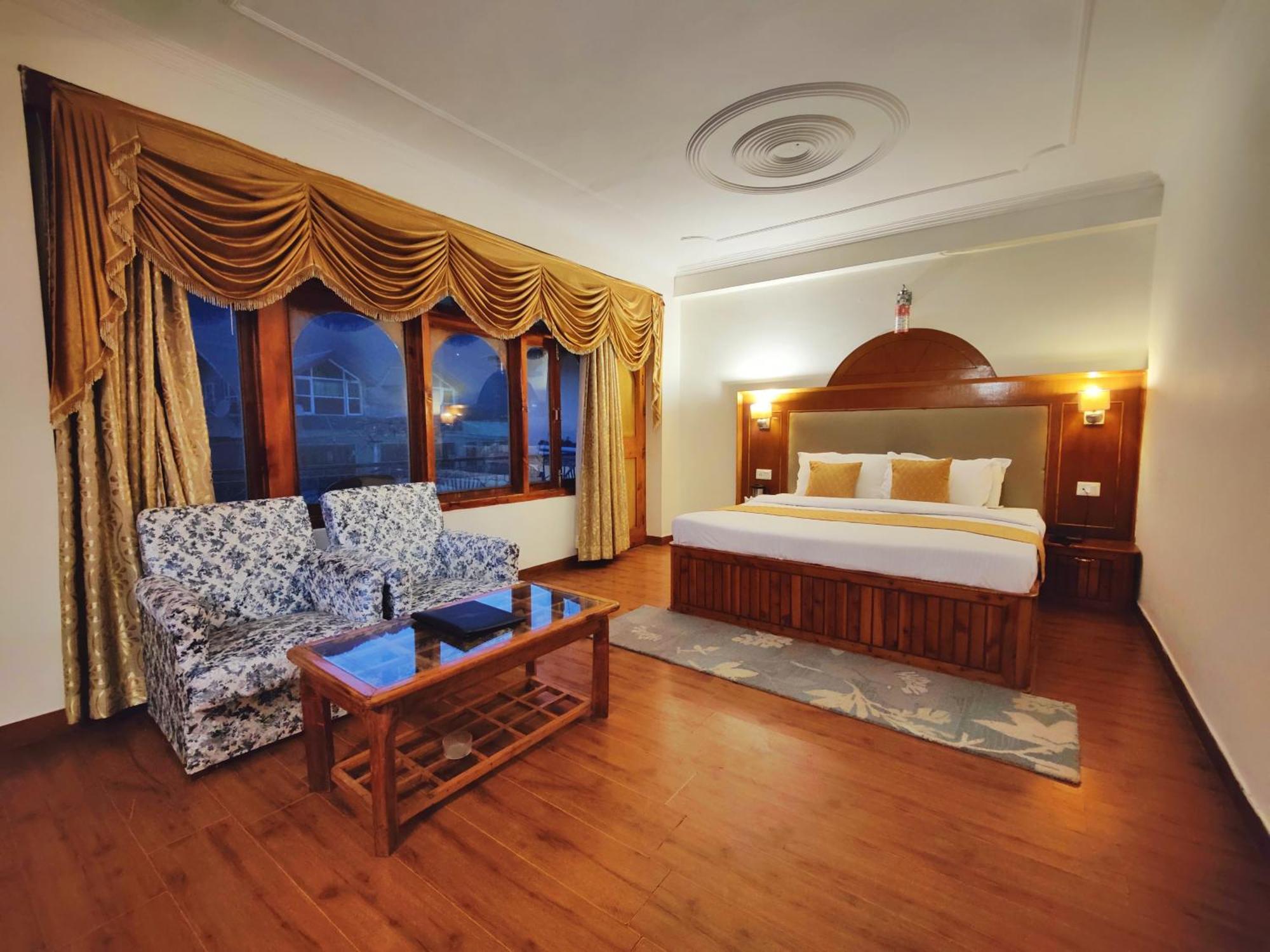 Surya International Hotel Manali Near Mall Road Екстер'єр фото