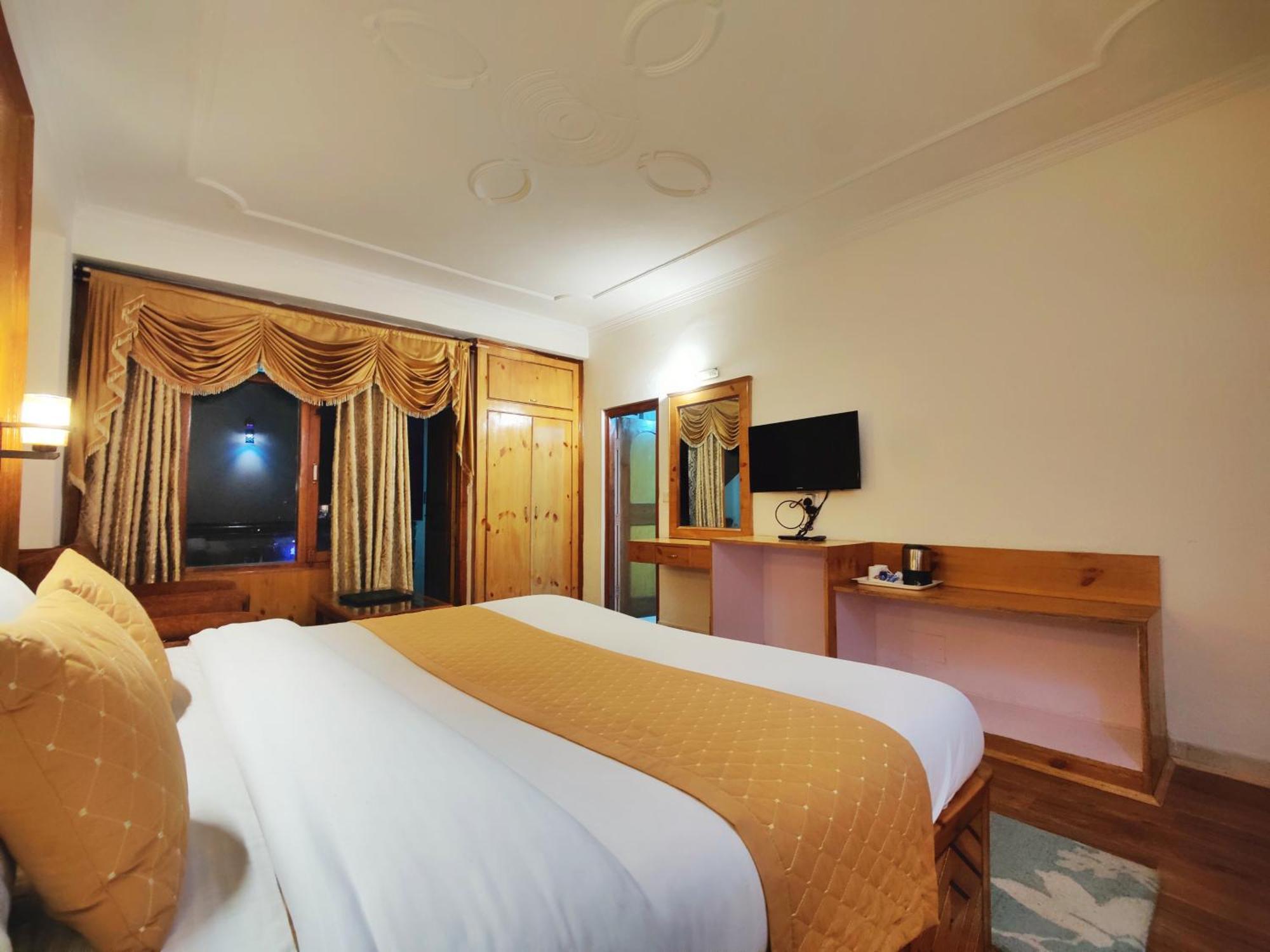 Surya International Hotel Manali Near Mall Road Екстер'єр фото