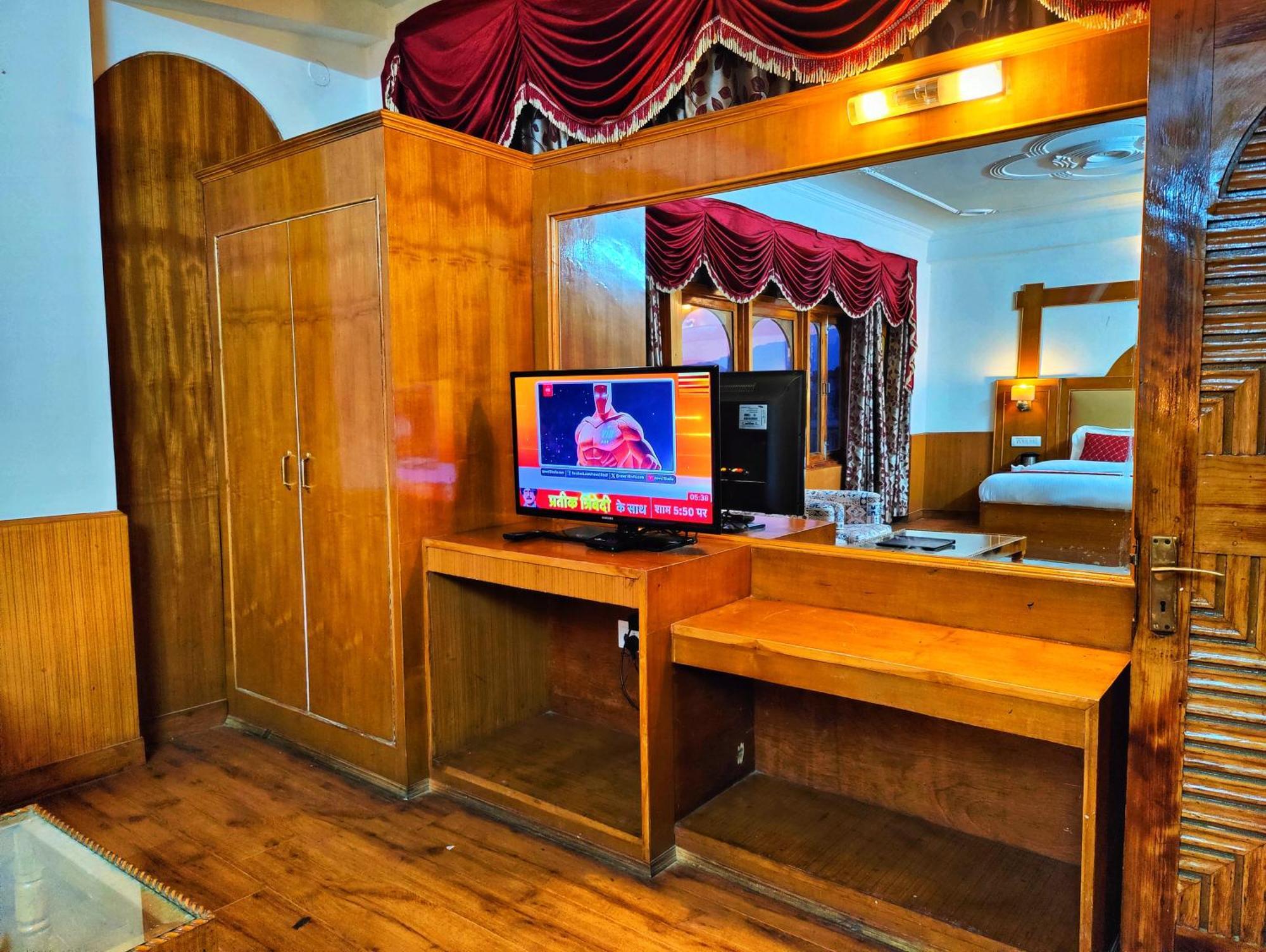 Surya International Hotel Manali Near Mall Road Екстер'єр фото