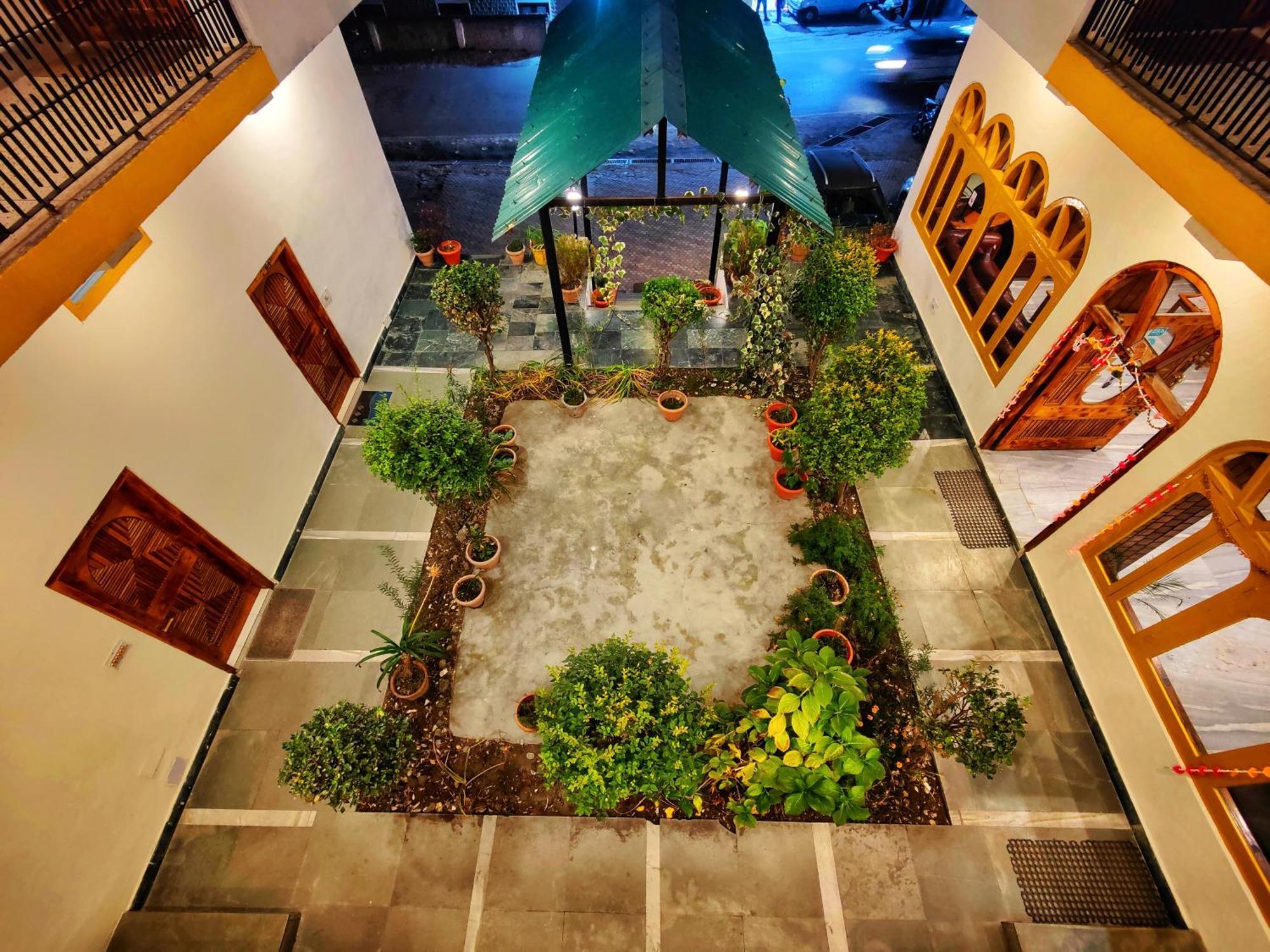 Surya International Hotel Manali Near Mall Road Екстер'єр фото