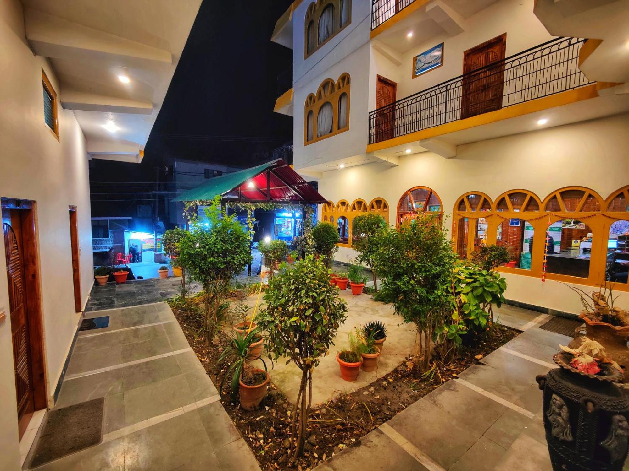 Surya International Hotel Manali Near Mall Road Екстер'єр фото