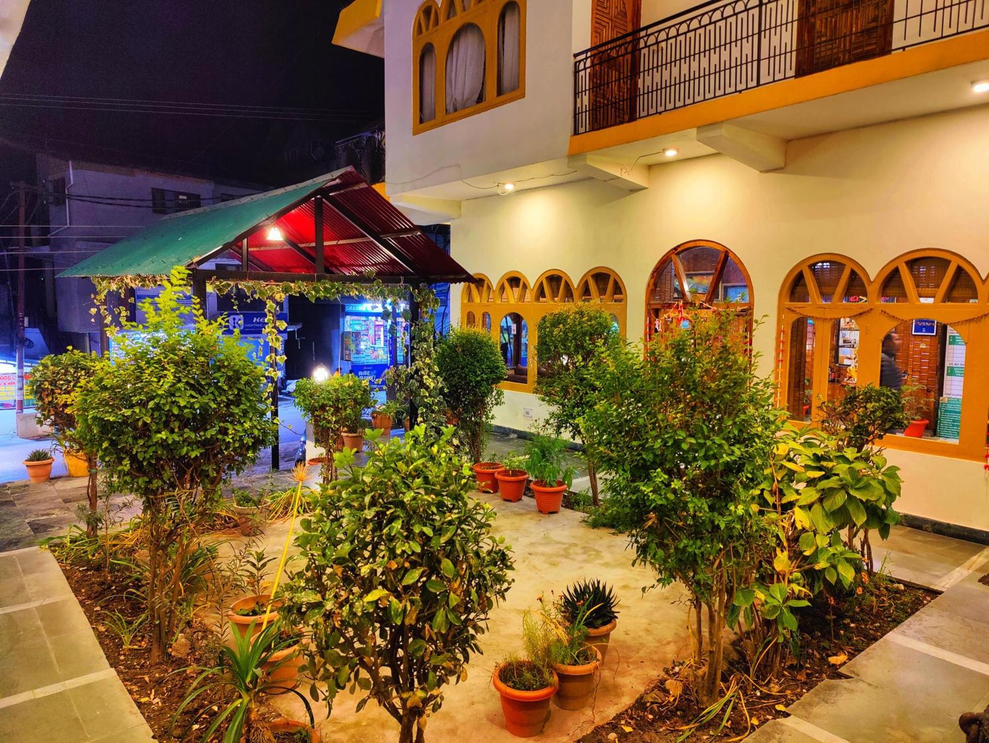 Surya International Hotel Manali Near Mall Road Екстер'єр фото