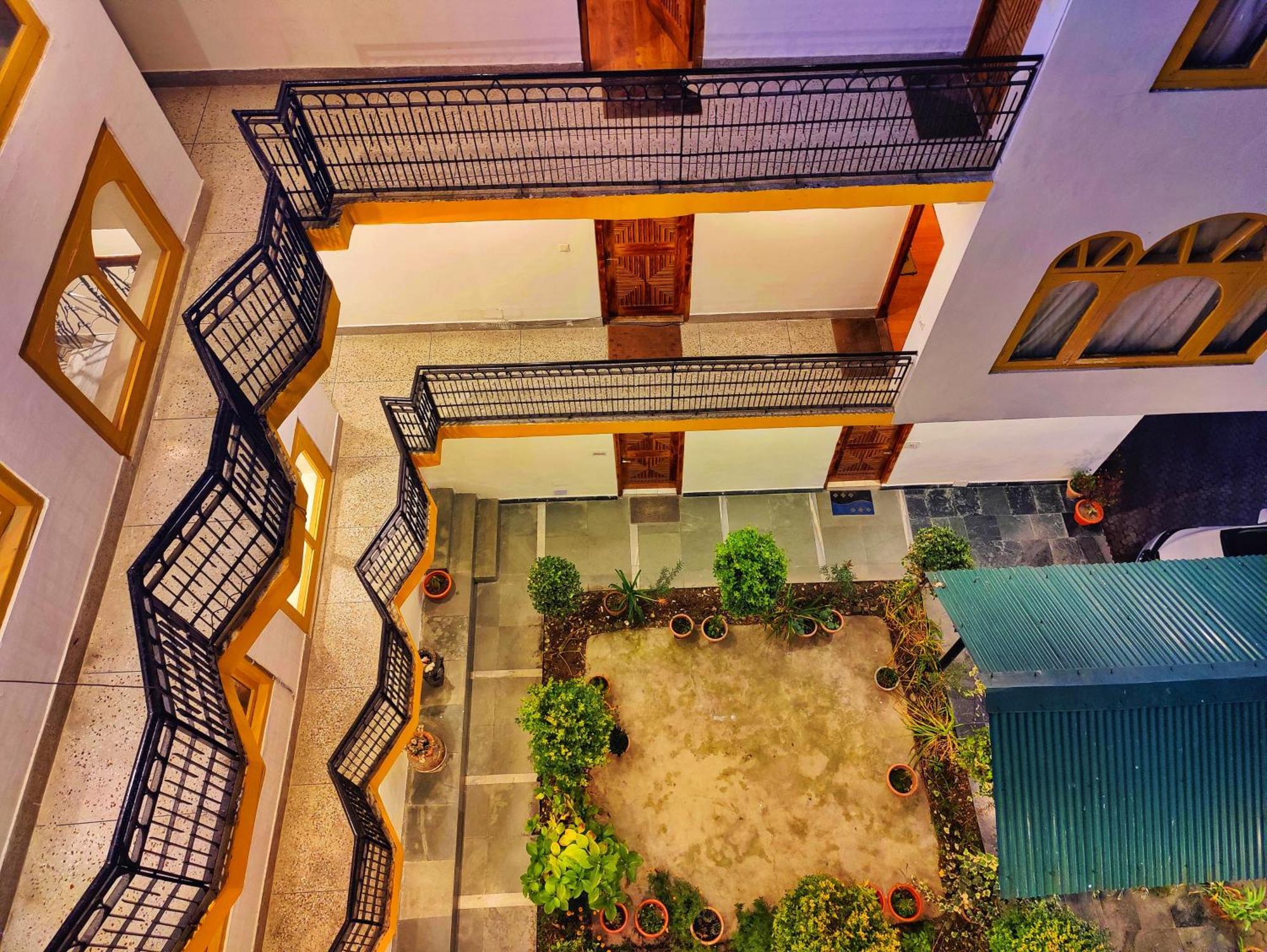 Surya International Hotel Manali Near Mall Road Екстер'єр фото